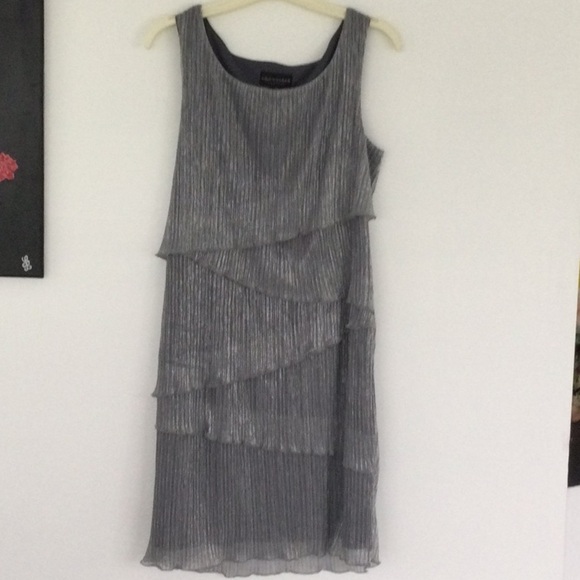 *Dress by Connected sleeveless color sliver gray size 6  100% polyester. … - Picture 2 of 7